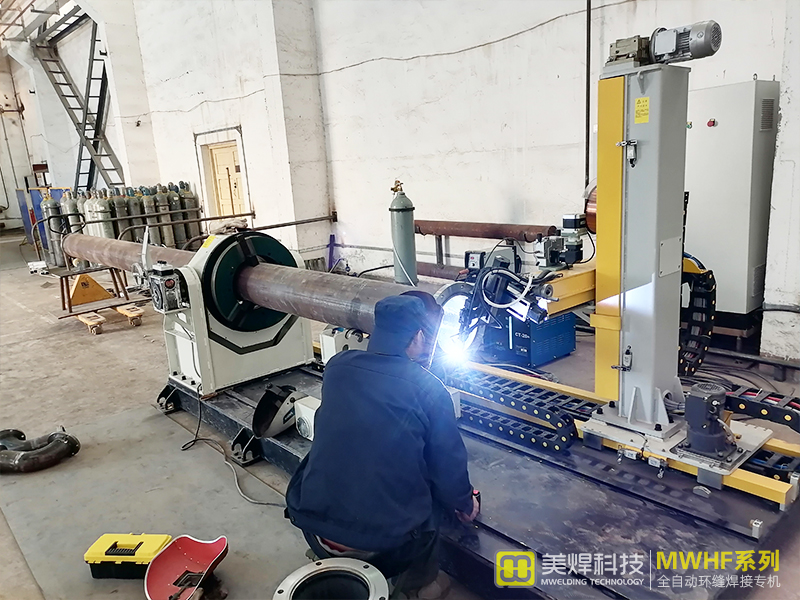 全自动环缝焊接专机2.jpg